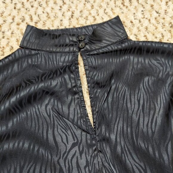 NEW Women's Long Sleeve Blouse Black Zebra Satin Size Medium - Picture 4 of 11